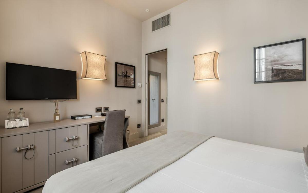Grey Hotel